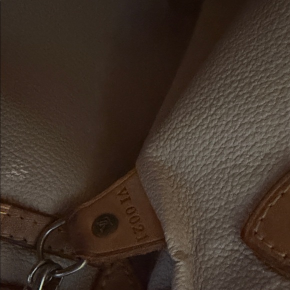 Louis Vuitton Monogram Brown and Tan Bucket Bag - Picture 4 of 9